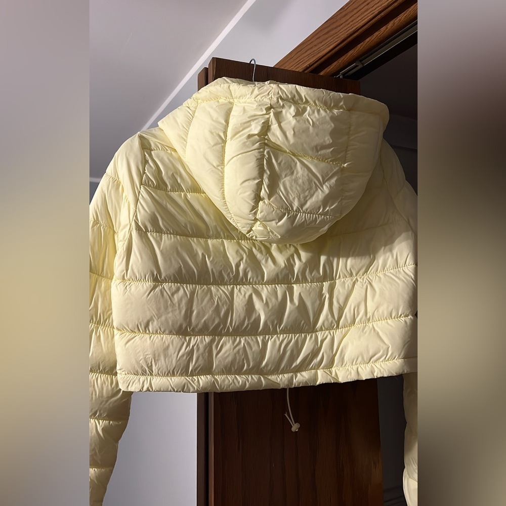 ZARA Cropped Puffer Jacket- Pastel Yellow - Picture 3 of 3